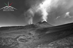 timpabellla_funivia_etna_2920-Fumarole-bn