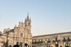 timpabella-sicilia-acireale-piazza-duomo_2